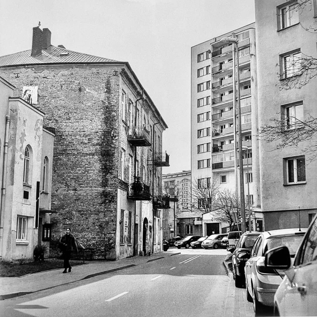 Slider mobil - Piotr Niedźwiedź - People walking – 4#4#Białystok